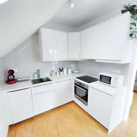 Centrally Located, With Castle View And 2 Parkings شقة