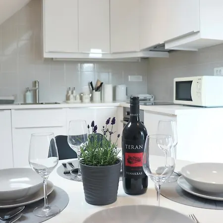 Centrally Located, With Castle View And 2 Parkings Apartment