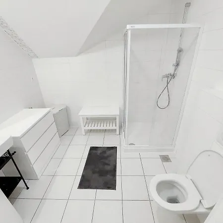 Centrally Located, With Castle View And 2 Parkings דירה *