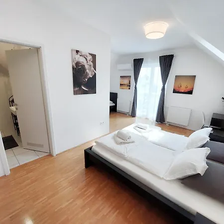 Centrally Located, With Castle View And 2 Parkings דירה