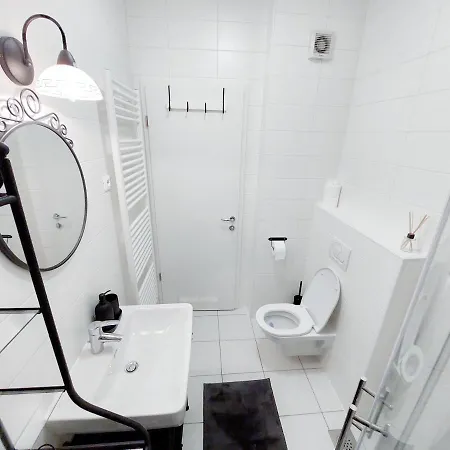 Centrally Located, With Castle View And 2 Parkings דירה בלד