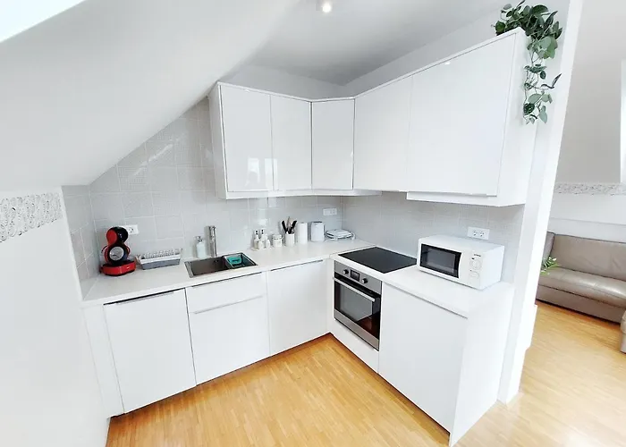 Centrally Located, With Castle View And 2 Parkings Appartamento