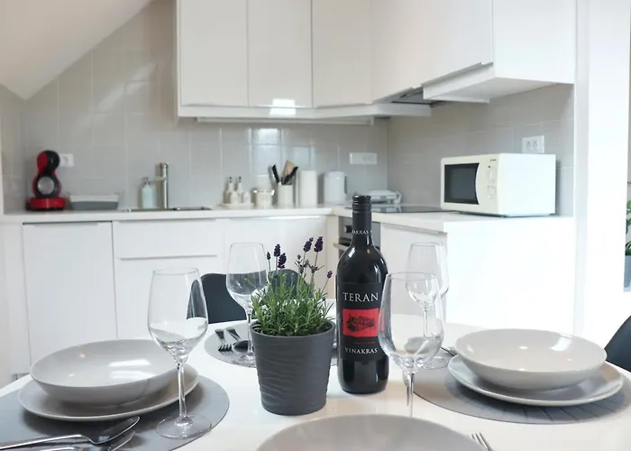 Centrally Located, With Castle View And 2 Parkings Appartamento