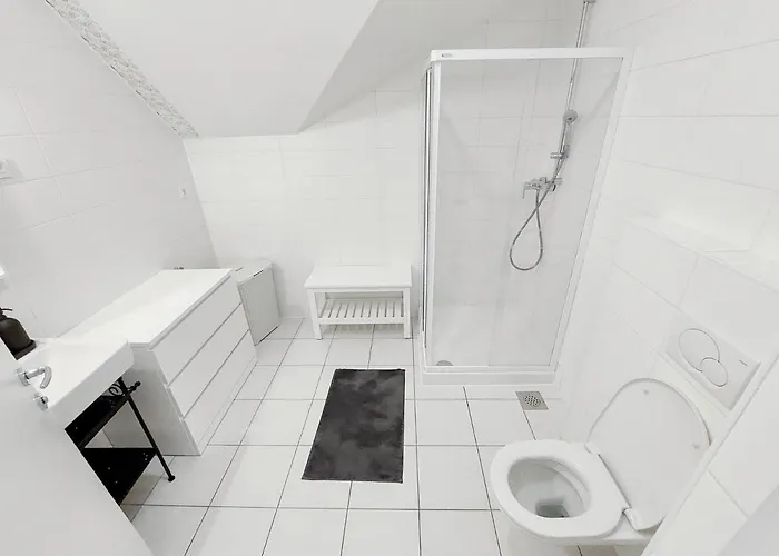 Centrally Located, With Castle View And 2 Parkings 公寓 *