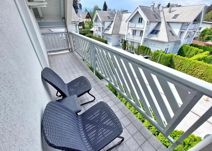 Centrally Located, With Castle View And 2 Parkings 公寓 布莱德