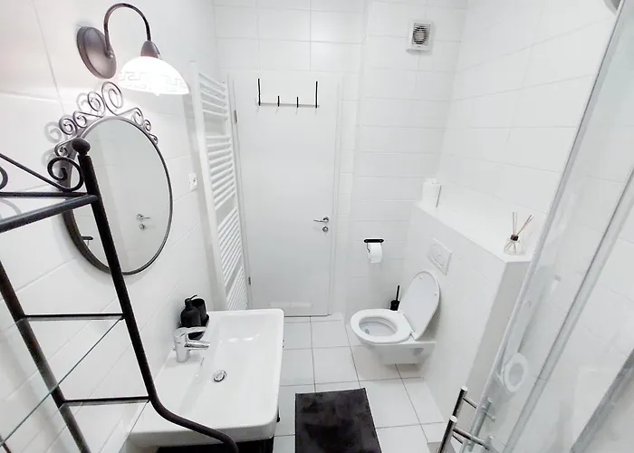 Centrally Located, With Castle View And 2 Parkings Appartamento Bled