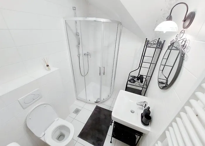 Centrally Located, With Castle View And 2 Parkings 布莱德