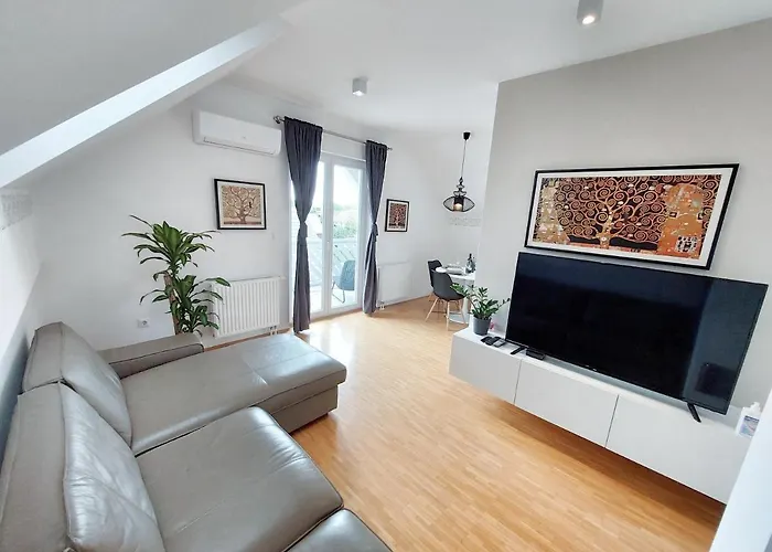 Centrally Located, With Castle View And 2 Parkings Appartamento